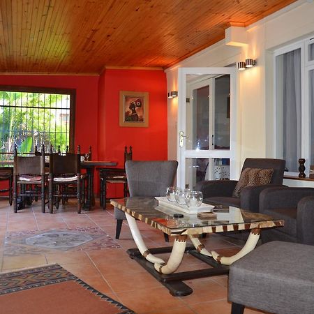 The Blue Door Bed & Breakfast Грейтън Екстериор снимка