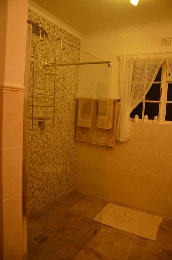 The Blue Door Bed & Breakfast Грейтън Екстериор снимка
